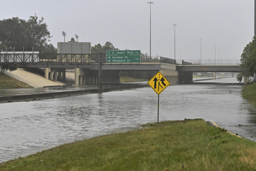 Najmanje sedam osoba poginulo u oluji Beril u SAD, dva miliona potrošača bez struje