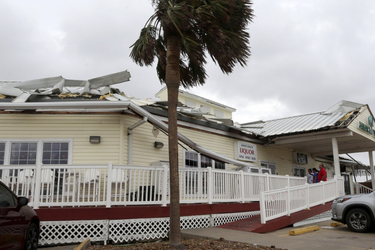 Najmanje sedam osoba poginulo u oluji Beril u SAD, dva miliona potrošača bez struje