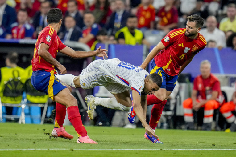 Španija ide po evropski tron! Deca očerupala petlove – Mbape se vraća kući! (VIDEO)