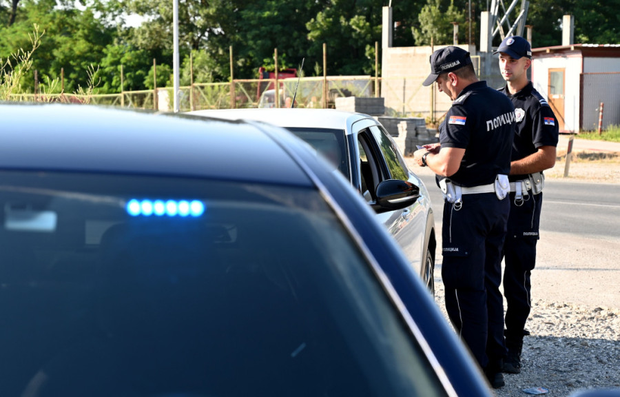 Saobraćajna policija za vikend imala pune ruke posla: Vozač (60) vozio sa 3,20 promila alkohola u krvi!