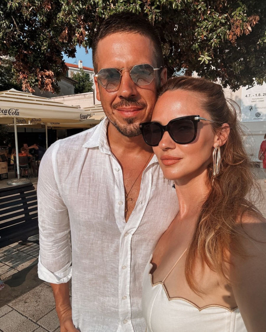 Bojana Barović dojila ćerku na javnom mestu, pa dobila brojne komentare! (FOTO)