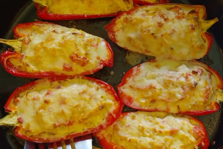Recept dana: Letnje punjene paprike sa sirom i pavlakom - jedan sastojak im daje poseban šmek