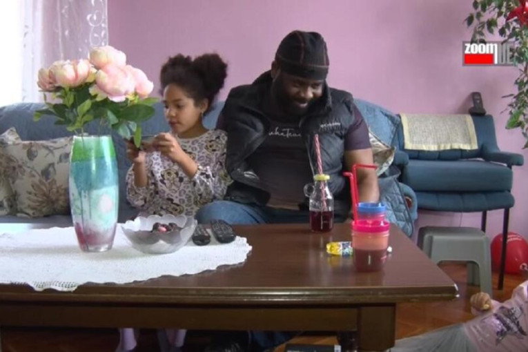 Ana upoznala muškarca iz afričkog plemena na nesvakidašnji način: Zajedno podigli troje dece u Užicu – njihova priča fascinira