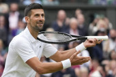 Sram da vas bude! Nole se plasirao u finale Vimbdona, a publika zviždi i negoduje! (VIDEO)