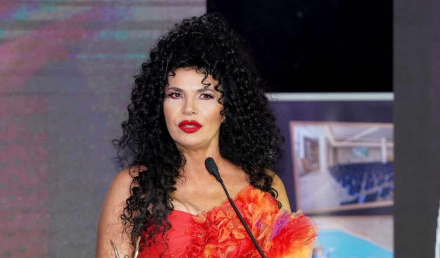 Lidija Vukićević obukla haljinu sa šlicem do kuka: Glumica pokazala da joj godine ne mogu ništa!