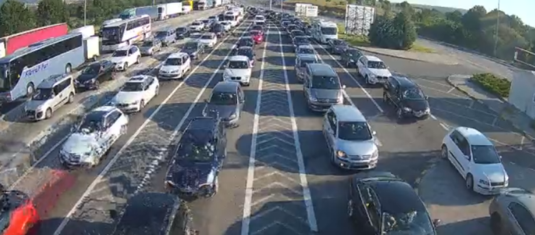 Ludilo na granici! Velike gužve čekaju sve na putu za more (FOTO)