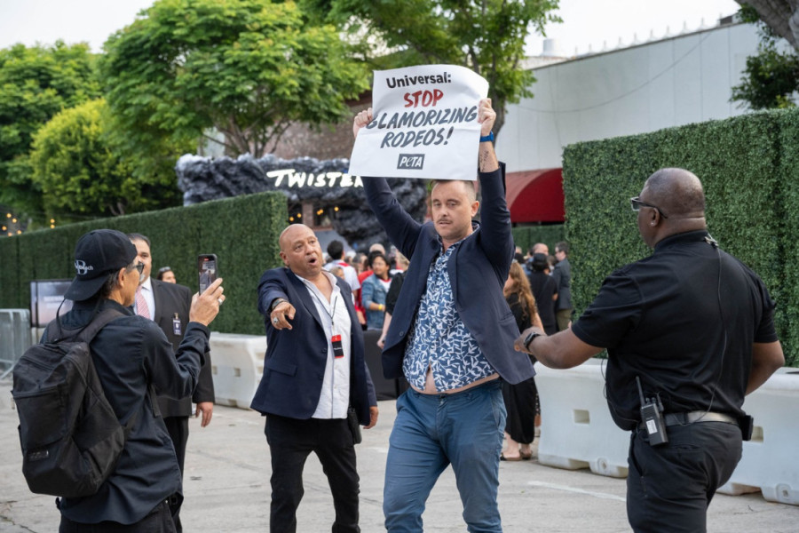 Skandal na svetskoj premijeri filma "Tornado 2": Vrištanje u publici, glumci šokirani (FOTO/VIDEO)