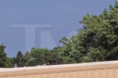 Pojavio se snimak napadača na krovu: Drži snajper u rukama i nišani (VIDEO)
