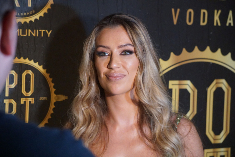 Tea Tairović se povredila usred koncerta: Noga joj je bila krvava, evo i kako se sada oseća