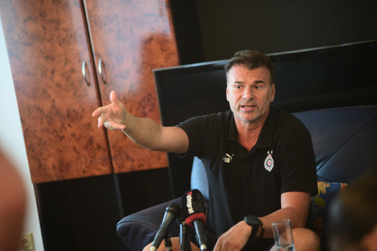 Ovo se ozbiljnim ekipama ne dešava! Stanojević surovo iskren nakon debakla (VIDEO)
