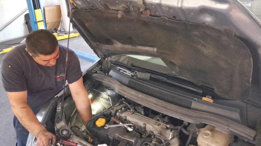 Paljenje automobila je sada učestalo: Električar Rade otkriva kako najbolje svog četvorotočkaša da spremite za vožnju po paklenim vrućinama