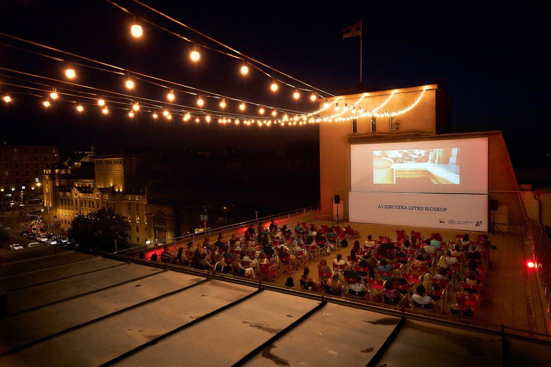 Letnji bioskop Kinoteke ponovo radi: Pogledajte koji vas večni klasici i savremeni filmovi čekaju pod zvezdama