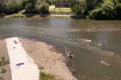Kraljevčani imaju svoje more koje ne bi dali ni za kakvo grčko ostrvo: Obale reke Ibar vrve od naroda tokom paklenih vrućina (FOTO)