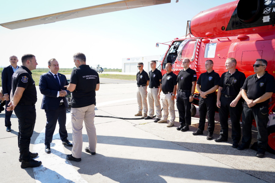 Mi smo spremni da pomognemo svuda gde je to potrebno: Dačić ispratio srpske vatrogasce i helikopter Ka-32 u Severnu Makedoniju