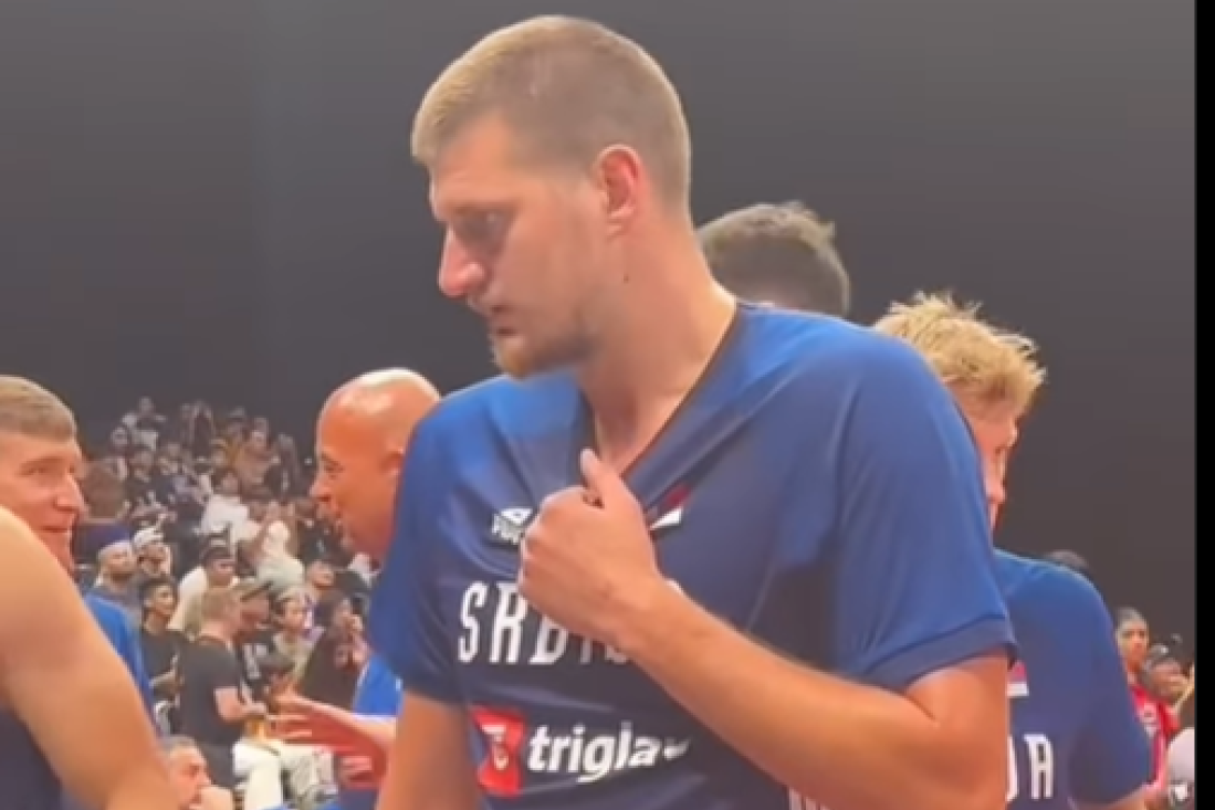 Jokić ostao bez dresa uoči početka meča! Pogledom je "streljao" jednog čoveka! (VIDEO)