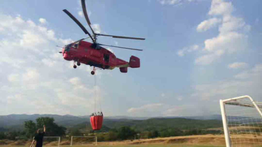 Severna Makedonija se osmi dan bori protiv požara: Pogledajte helikopter MUP-a Srbije u akciji gašenja (VIDEO)
