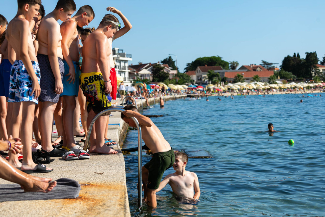 Deca iz kosovskih enklava prvi put na moru! Gujon: Za njih more znači slobodu