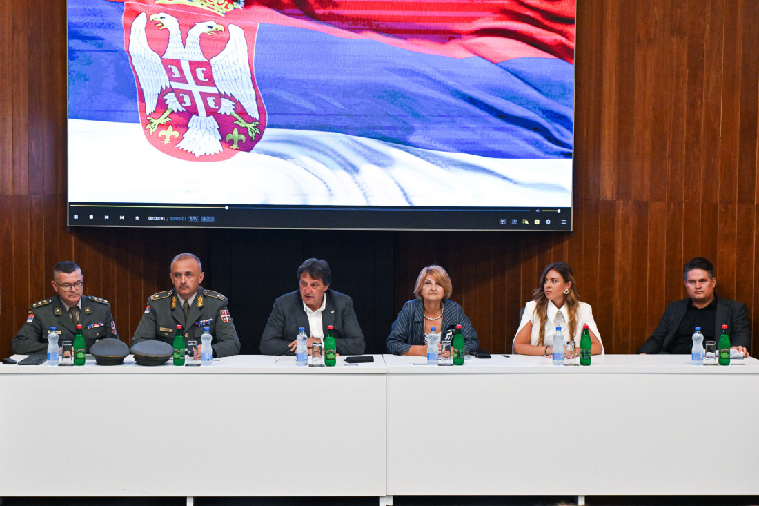 Gašić obišao "Krušik" u Valjevu: Država ulaže u namensku industriju