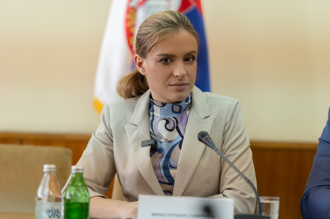 Stiže nova pomoć države: Počinje isplata od 20.000 dinara, a deset opština u Srbiji dobija besplatne udžbenike