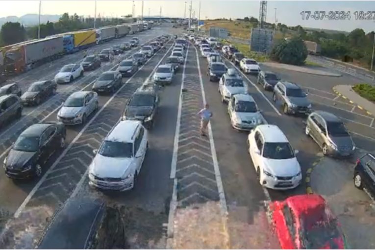 Na 3 granična prelaza se stvaraju gužve! Na jednom se čeka čak sat vremena (FOTO)
