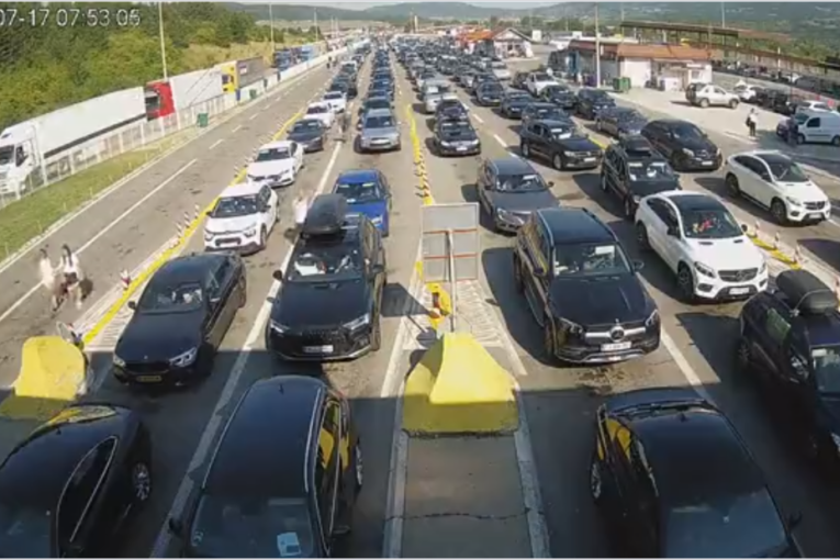 Na 3 granična prelaza se stvaraju gužve! Na jednom se čeka čak sat vremena (FOTO)