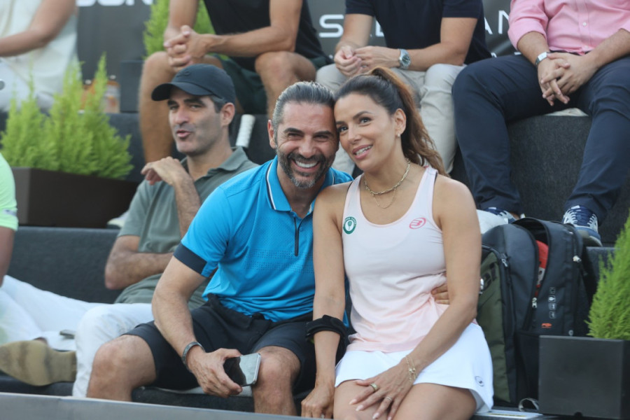 Vrela Eva uživa na plaži u Marbelji: Bliži se 50. godini, a narandžasti bikini joj stoji - savršeno (FOTO)