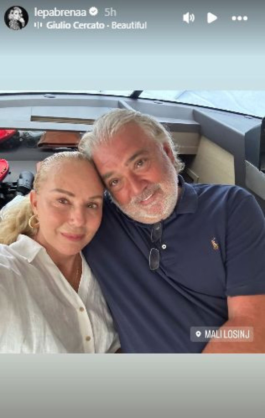 Pevač otkrio kako izgledaju slavlja kod Brene i Bobe! Penju se i na sto: "Beki sedi i samo ode u jednom momentu"