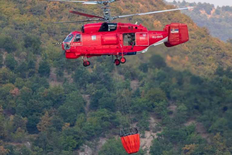 Bravo vatrogasci! Srpski tim u Severnoj Makedoniji ugasio samostalno nekoliko požara: Sprečili vatru da dođe do sela Rosoman (FOTO)