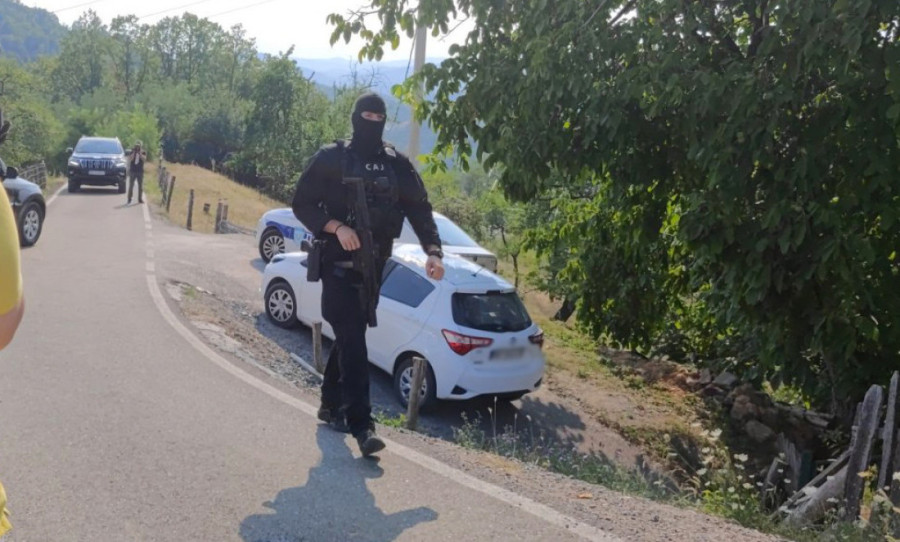 24sedam na licu mesta: U Loznici sve "kuva" od pripadnika policije, ubica policajca likvidiran, evo šta se dešava (VIDEO/FOTO)
