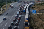 Pakao na graničnom prelazu Preševo! Čeka se satima a jednoj devojci pozlilo u kolima: Deca plaču, velika je vrućina (FOTO/ VIDEO)