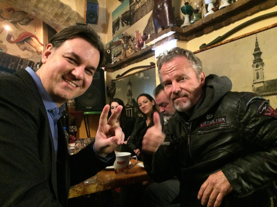 Džon Sevidž za 24sedam: Prepune fioke pištolja kojima očevi "čuvaju svoje domove", a onda ih otvore deca... (FOTO/VIDEO)