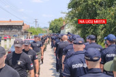 Tužan snimak iz Loznice: Nepregledne kolone u uniformi (VIDEO/FOTO)