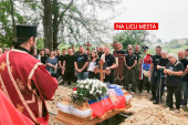 Zbogom, heroju: Policajac sahranjen uz "Hriste Bože" (FOTO/VIDEO)