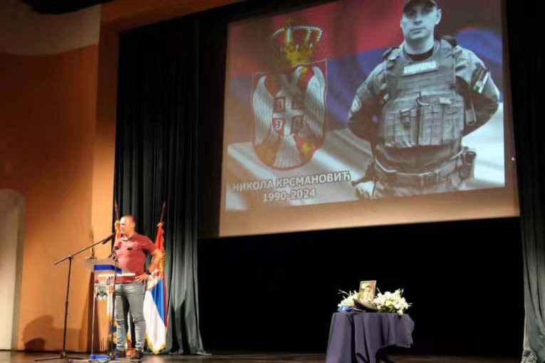 Potresni govori na komemoraciji ubijenom policajcu: Nikola je bio vanvremenski, knjiga bez početka i kraja! (FOTO)