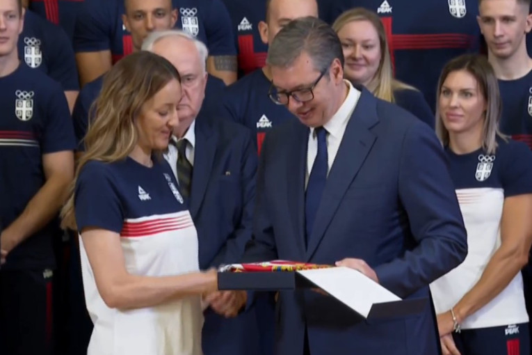 Vučić predao zastavu olimpijskom timu - nadamo se žetvi medalja!