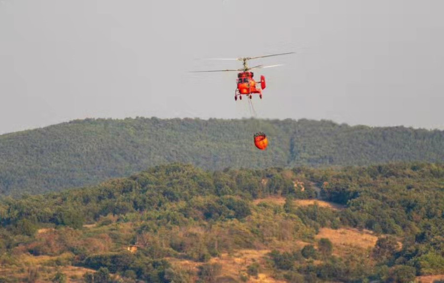 Kamov izbacio 182 tone vode: MUP Srbije završio misiju pomoći Severnoj Makedoniji u gašenju šumskih požara