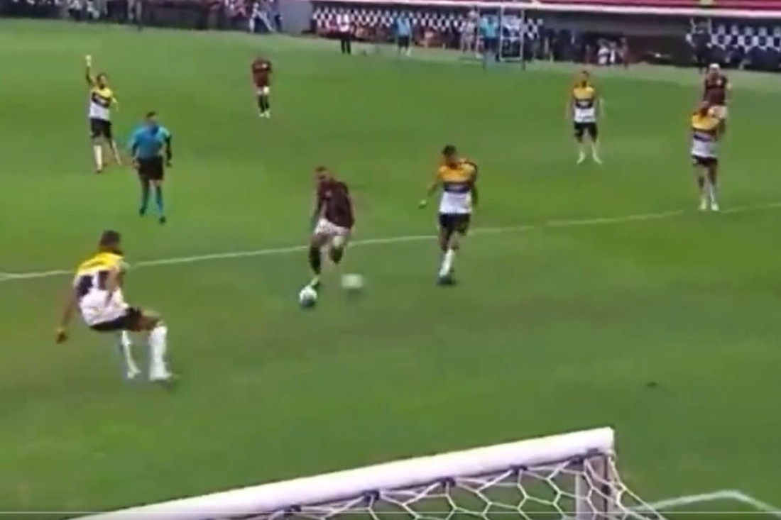 E ovakav penal još nismo videli! Svi su ostali u čudu kada je sudija pokazao na belu tačku! (VIDEO)