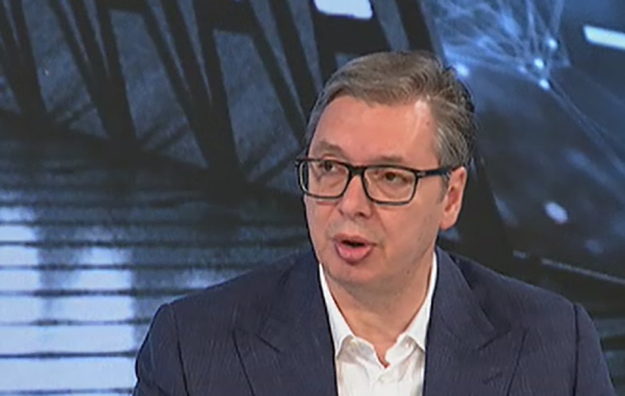 Vučić u Hit Tvitu: Već 12 godina slušam "nećete moći na dve stolice", a mi imamo samo jednu - srpsku!