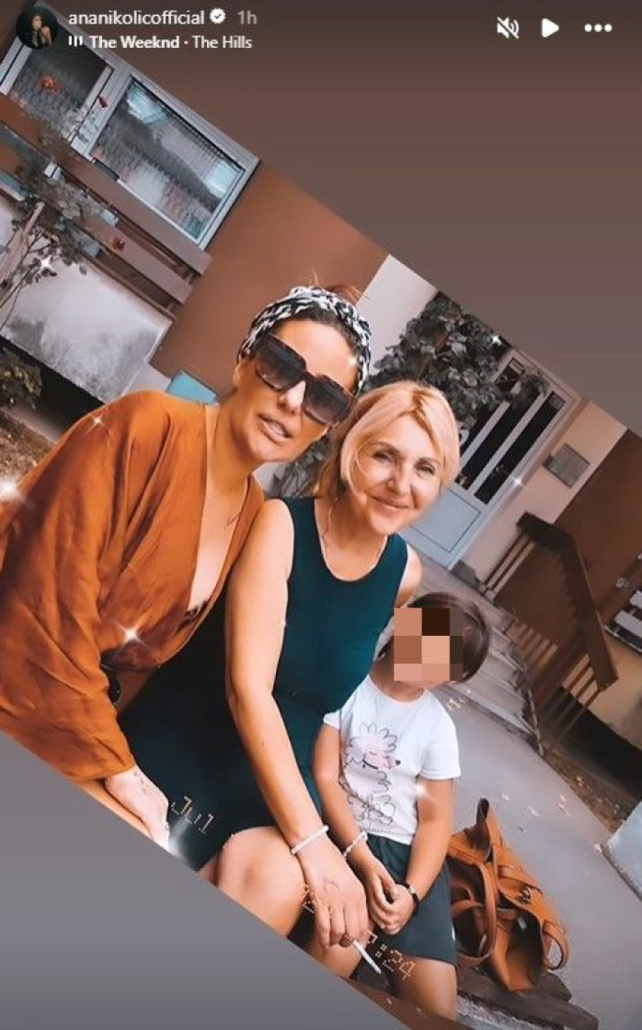 Ana Nikolić se pomirila s majkom! Pevačica objavila fotografiju sa njom i ćerkom Tarom iz rodnog Paraćina (FOTO)