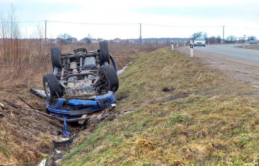 Kako je došlo do jezive nesreće kod Surčina u kojoj su nastradali otac (27) i sin (1): Lekari se bore za život majke (23)