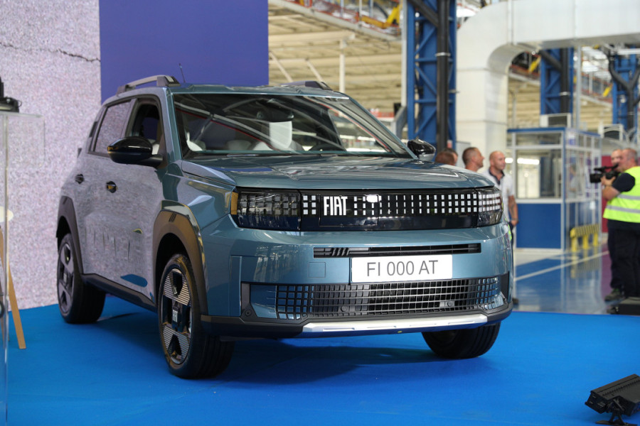 Vučić se u Kragujevcu provozao novom "grande pandom", sledi svečana ceremonija!