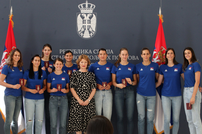 Odbojkašacima diplomatski pasoši pred put na OI! Vi, sportisti, naši ste najbolji ambasadori!