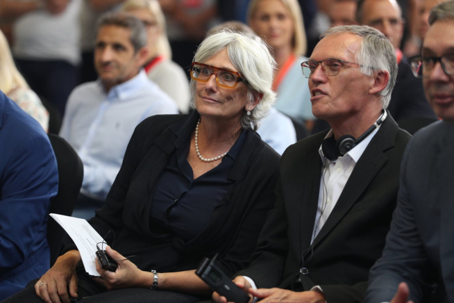 Vučić u Kragujevcu: Predsednik Srbije prisustvovao svečanosti u fabrici "Stelantis" - Danas je veliki dan za Srbiju (VIDEO)