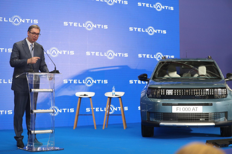 Vučić u Kragujevcu: Predsednik Srbije prisustvovao svečanosti u fabrici "Stelantis" - Danas je veliki dan za Srbiju (VIDEO)