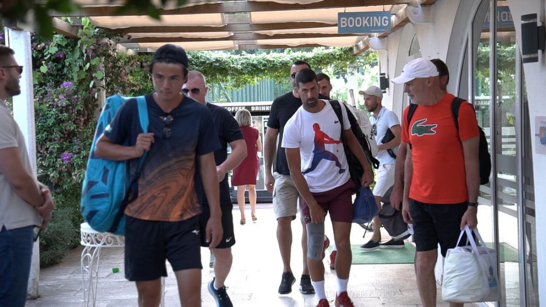 Pune tribine na Novakovom treningu u Budvi! Svi znaju da gledaju najboljeg u istoriji! (FOTO)