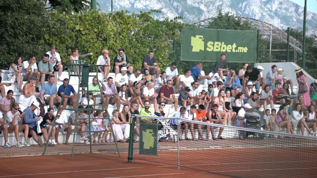 Pune tribine na Novakovom treningu u Budvi! Svi znaju da gledaju najboljeg u istoriji! (FOTO)