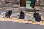 Lisice za oca i sina: Hapšenja u Topoli i Mladenovcu, zaplenjeno 19 kilograma droge (FOTO)