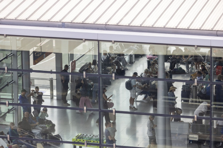 Drama na aerodromu u Nemačkoj! Obustavljeni letovi, policija zaposela sve, širom Evrope slične akcije (VIDEO/FOTO)
