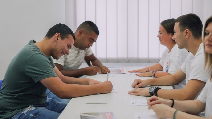 Razumna odluka razočaranih vršačkih demokrata: Njih 50 prešlo u SNS, među njima i odbornik (FOTO/VIDEO)