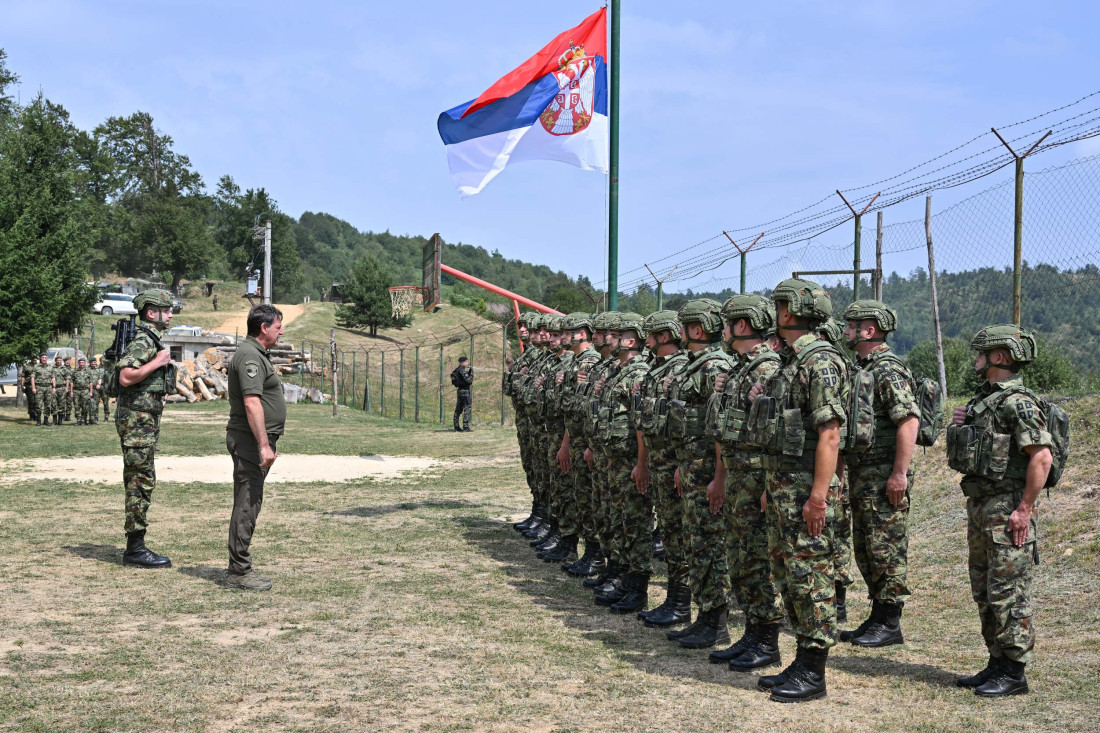Gašić i Mojsilović obišli pripadnike Vojske Srbije u Kopnenoj zoni bezbednosti: Vojska daje pun doprinos bezbednosti svih naših građana